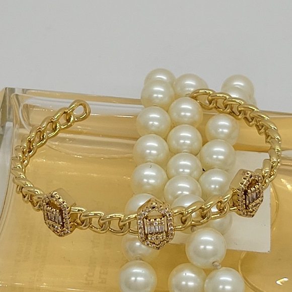 NWOT 14k Gold Plated Luxurious Bracelet - Picture 2 of 8